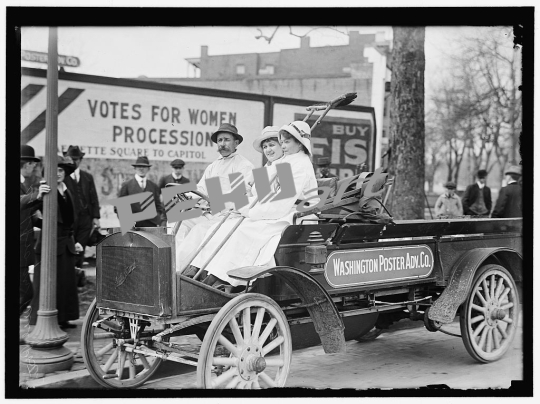 woman-suffrage-posters-for-parade-3